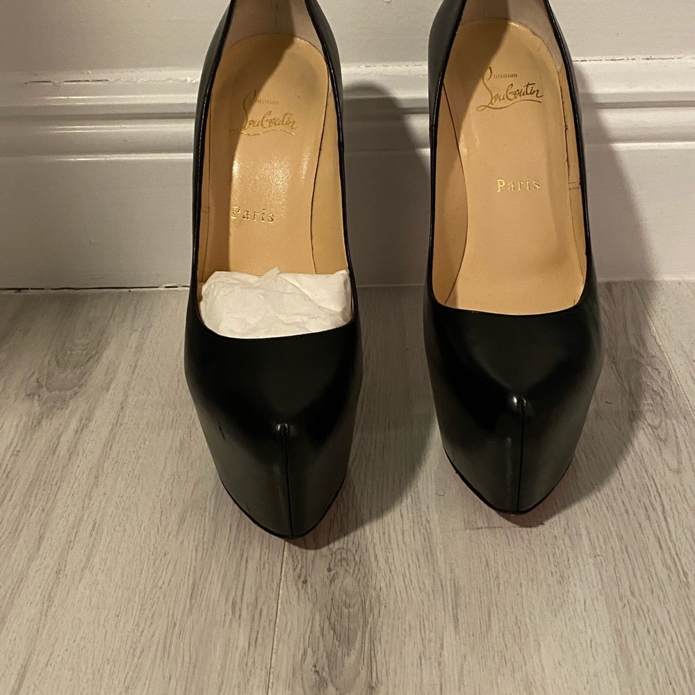 Christian Louboutin Daffodile. Black leather, red soles.